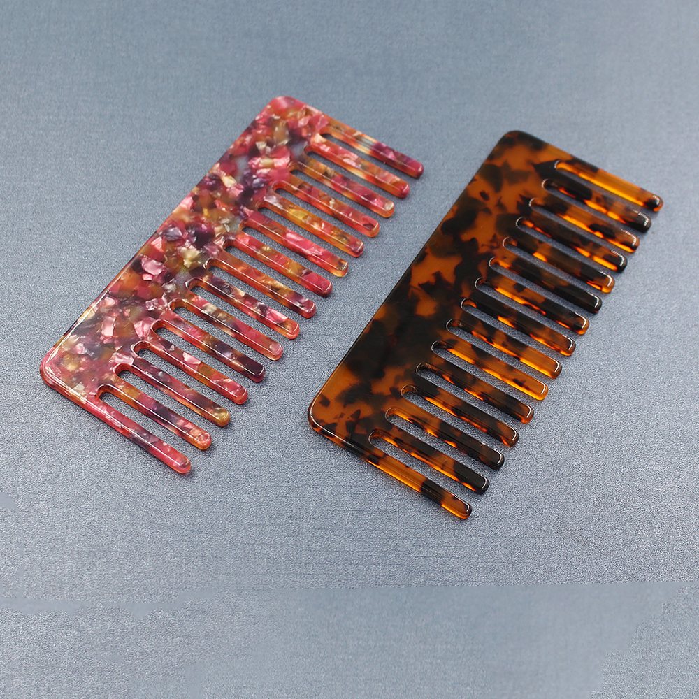 Acetate Wide-Tooth Comb Angle view